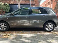 Usado Toyota Corolla Sol 110 CV (80 kW) 2004 Gris / plata Berlina