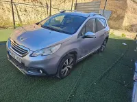 Usado Peugeot 2008 Allure 92 CV (67 kW) 2015 Gris / plata SUV