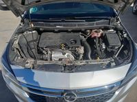 Usado Opel Astra Selective 136 CV (100 kW) 2019 Plateado Familiar