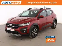 Usado Dacia Sandero Comfort 91 CV (66 kW) 2022 Rojo Berlina