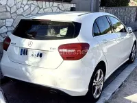 Usado Mercedes A180 Urban 109 CV (80 kW) 2015 Blanco Berlina