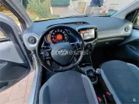 Usado Toyota Aygo X-play 72 CV (52 kW) 2020 Gris / plata Utilitario