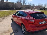 Usado Ford Focus Trend 105 CV (77 kW) 2011 Rojo Berlina