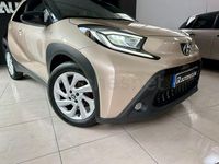 Usado Toyota Aygo X Play 72 CV (52 kW) 2022 Beige SUV