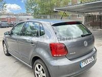Usado VW Polo Advance 90 CV (66 kW) 2010 Gris / plata Utilitario