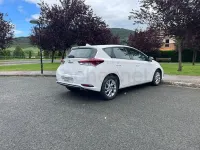 Usado Toyota Auris Active 90 CV (66 kW) 2016 Blanco Berlina
