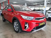 Usado Kia Stonic 100 CV (73 kW) 2023 Granate SUV