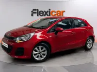 Usado Kia Rio 84 CV (61 kW) 2017 Rojo Berlina