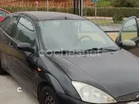 Usado Ford Focus Trend 115 CV (84 kW) 2002 Gris / plata Berlina