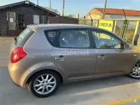 Usado Kia Ceed Active 122 CV (89 kW) 2007 Beige Utilitario