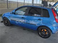 Usado Ford Fiesta Trend 80 CV (58 kW) 2005 Azul Utilitario