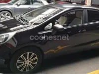 Usado Kia Rio 85 CV (62 kW) 2013 Negro Berlina
