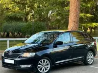 Usado Skoda Rapid Active 105 CV (77 kW) 2013 Negro Utilitario