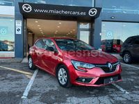 Usado Renault Mégane IV LIMITED 130 CV (95 kW) 2018 Rojo Berlina
