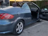 Usado Peugeot 307 CC 138 CV (101 kW) 2004 Gris / plata Descapotable