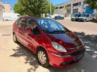 Usado Citroën Xsara Picasso Exclusive 92 CV (67 kW) 2011 Granate Monovolumen