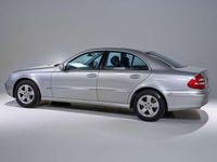 Usado Mercedes E280 Avantgarde 230 CV (169 kW) 2006 Plateado Berlina