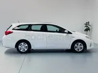 Usado Toyota Auris Hybrid Active 136 CV (100 kW) 2013 Blanco Familiar