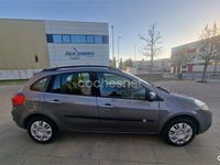 Usado Renault Clio GrandTour Dynamique 85 CV (62 kW) 2010 Gris / plata Familiar