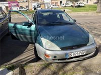 Usado Ford Focus Ghia 100 CV (73 kW) 1999 Verde Berlina