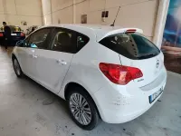 Usado Opel Astra Selective 110 CV (80 kW) 2014 Blanco Berlina