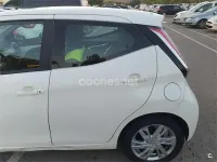 Usado Toyota Aygo X-play 69 CV (50 kW) 2017 Blanco Utilitario