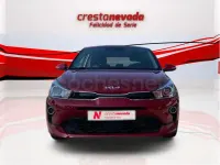 Usado Kia Rio 100 CV (73 kW) 2023 Rojo Berlina