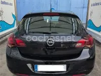 Usado Opel Astra Cosmo 110 CV (80 kW) 2010 Negro Berlina