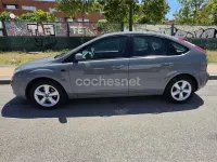 Usado Ford Focus Trend 100 CV (73 kW) 2005 Gris / plata Berlina