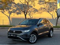 Usado VW T-Roc Life 150 CV (110 kW) 2023 Gris / plata SUV