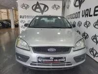 Usado Ford Focus Trend 90 CV (66 kW) 2006 Gris / plata Berlina