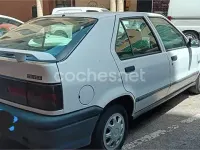 Usado Renault R9 80 CV (58 kW) 1995 Blanco Berlina