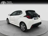 Usado Toyota Yaris Hybrid Active 116 CV (85 kW) 2024 Blanco classic Berlina