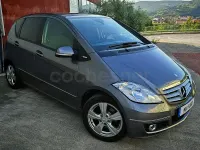Usado Mercedes A180 116 CV (85 kW) 2011 Gris / plata Utilitario