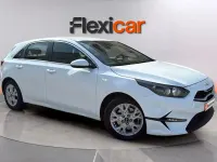 Usado Kia Ceed 136 CV (100 kW) 2023 Blanco Utilitario