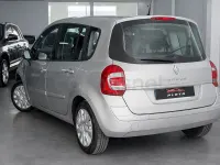Usado Renault Grand Modus 75 CV (55 kW) 2012 Gris / plata Monovolumen