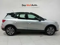 Usado Seat Arona FR 110 CV (80 kW) 2023 Gris plata SUV
