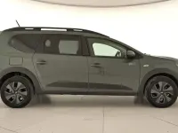 Usado Dacia Jogger Expression 100 CV (73 kW) 2026 Verde Monovolumen