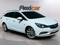 Usado Opel Astra Innovation 136 CV (100 kW) 2019 Blanco Familiar