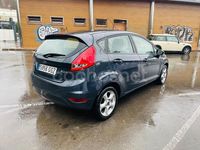 Usado Ford Fiesta Trend 68 CV (50 kW) 2010 Gris / plata Berlina