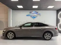 Usado Renault Talisman LIMITED 120 CV (88 kW) 2021 Marrón Berlina