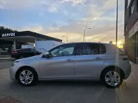 Usado Peugeot 308 Access 100 CV (73 kW) 2016 Gris / plata Berlina
