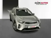 Usado Kia Stonic 79 CV (58 kW) 2024 Plateado SUV