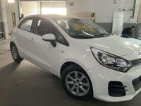 Usado Kia Rio 84 CV (61 kW) 2016 Blanco Utilitario