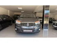 Usado SsangYong Rodius 178 CV (130 kW) 2016 Gris / plata Monovolumen