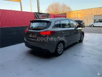 Używany Kia Carens 136 KM (100 kW) 2014 Szary Minivan