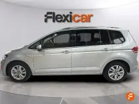 Usado VW Touran Advance 122 CV (89 kW) 2023 Gris Monovolumen