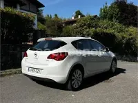 Usado Opel Astra Cosmo 110 CV (80 kW) 2011 Blanco Berlina