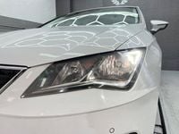 Usado Seat Leon Style 130 CV (95 kW) 2019 Blanco Berlina