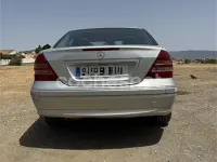 Usado Mercedes C240 Avantgarde 170 CV (125 kW) 2002 Gris / plata Berlina